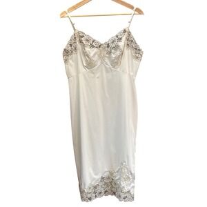 Vintage 60s Van Raalte Full Slip Cream Lace Trim Coquette Regencycore, Romantic